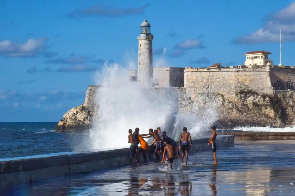 Havana'S Iconic Architectural Landmarks 2 Faro castillo del morro ge840aeeea 1280 | havana's iconic architectural landmarks | cubadriver