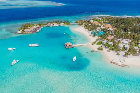 Discover 2 Snorkelling at coral beach + saturn cave